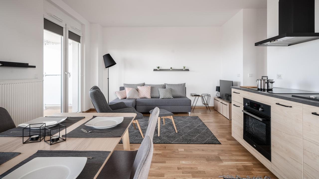 Rentplanet - Atal Tower Apartamento